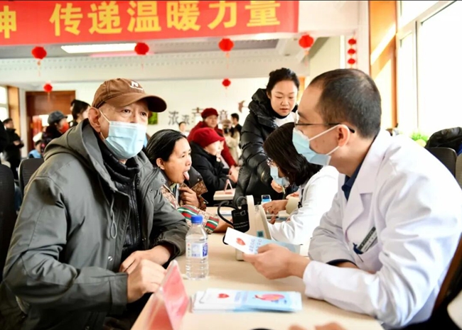 长春市青年路军休所开展“学雷锋 献爱心 送温暖”健康养生管理咨询志愿服务活动